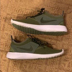 Nike women’s Olive sneakers